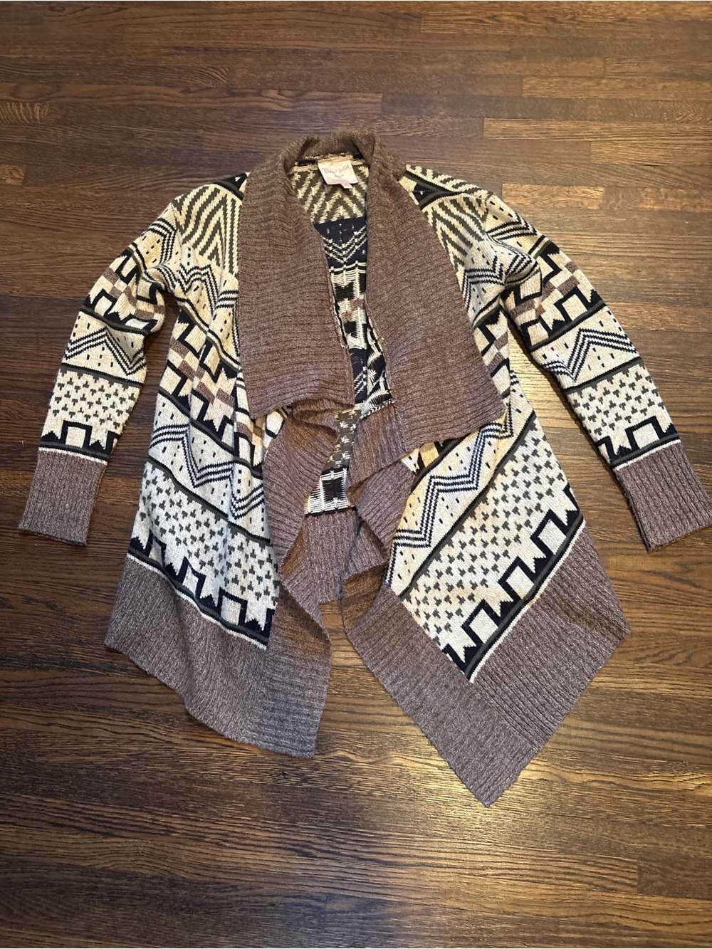 Romeo & Juliet Couture Taupe and Cream Geometric Open-Front Cardigan